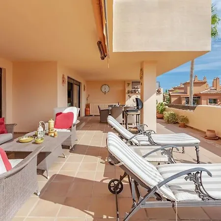 Apartment Spacious With Views, Pools + Rdr346